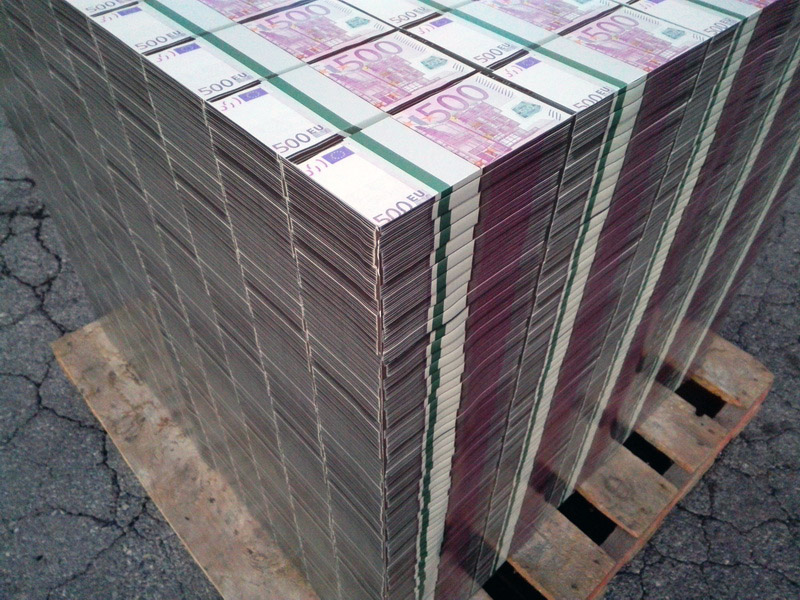 cubo empapelado billetes500_63fajos1_hojasblanco ficticio madera 72_5x80x82